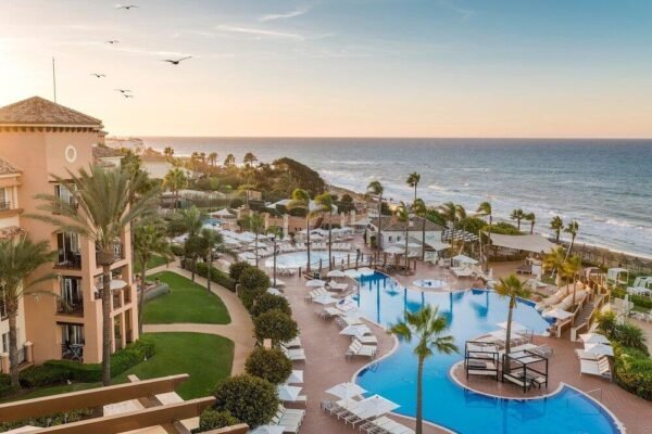 Is There Parking for Hotel Guests at the Marriott’s Marbella Beach Resort